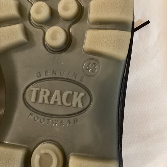 ECCO Track VI Men Low-Cut Black Gore-Tex Boots - Picture 11 of 15